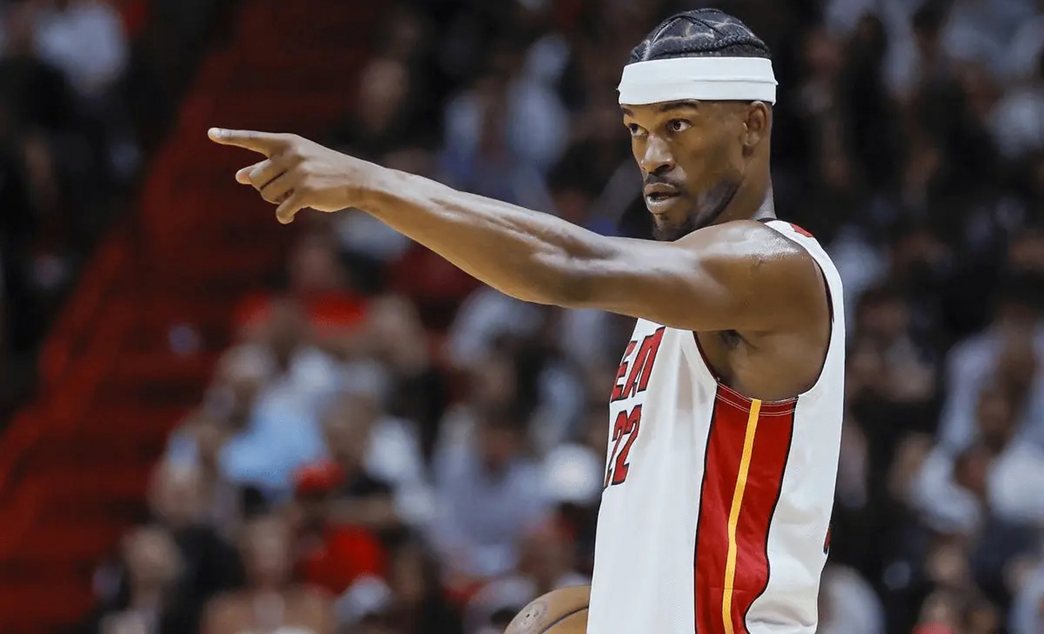 巴特勒回归赛场，突破纪录首场状态亮眼，公牛观众沸腾！的简单介绍