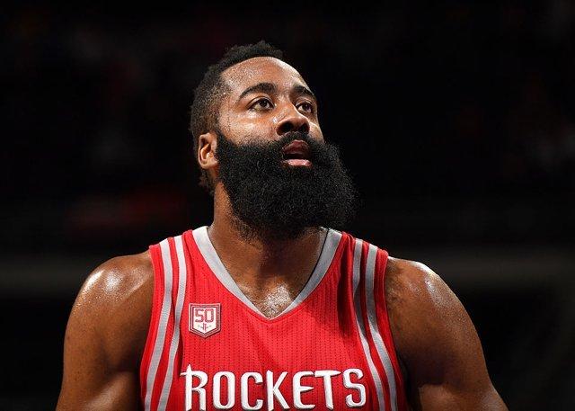 包含NBA常规赛倒计时；皇家马德里赛前外线爆发；细节引发关注；质疑声仍在；资深球员宣示担当的词条